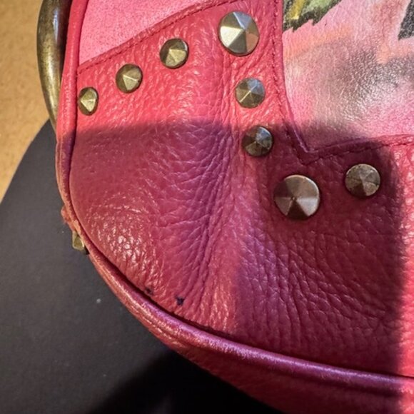 Isabella Fiore Red Leather Shoulder Bag with Rose and Heart Motif - Picture 11 of 12